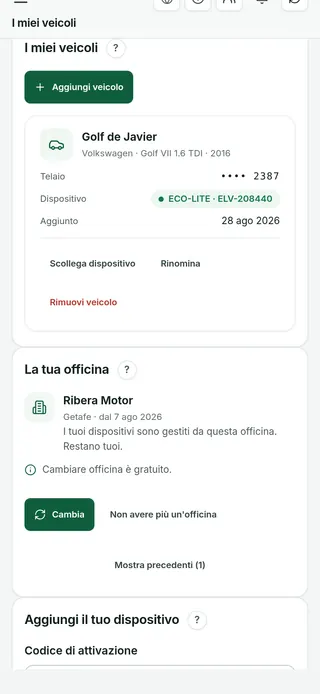 Schermata del telefono del conducente con la sua Golf, l'ECO-LITE collegato e la sua officina